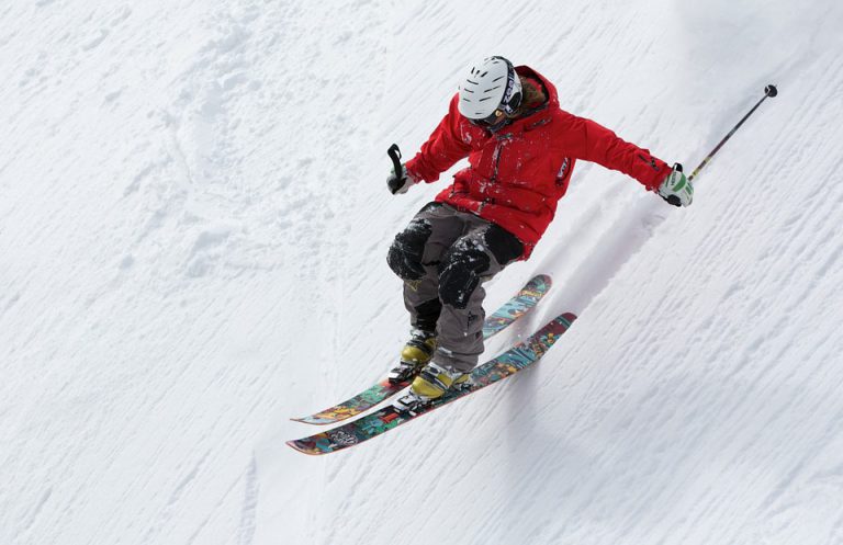 8 Easy Stretches To Prep For Downhill Skiing - Activa Physiotherapy Ottawa